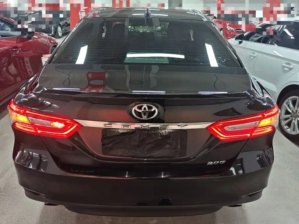 Фото 6 - Toyota Camry