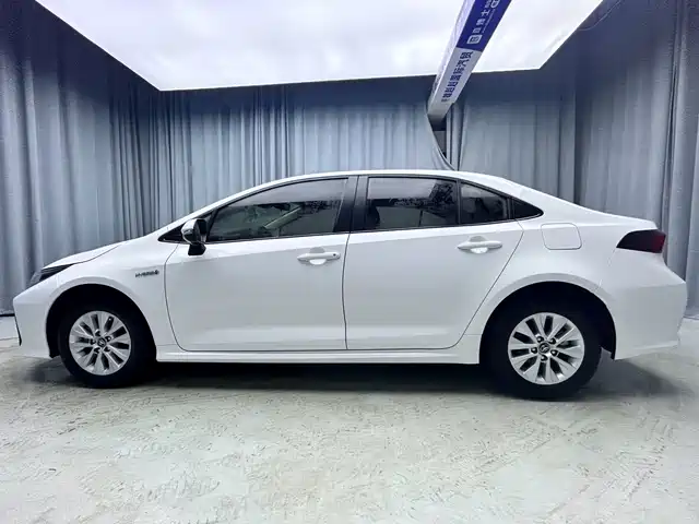 Toyota Corolla 2022 Hybrid 1.8L E-CVT Pioneer Edition — фото 4