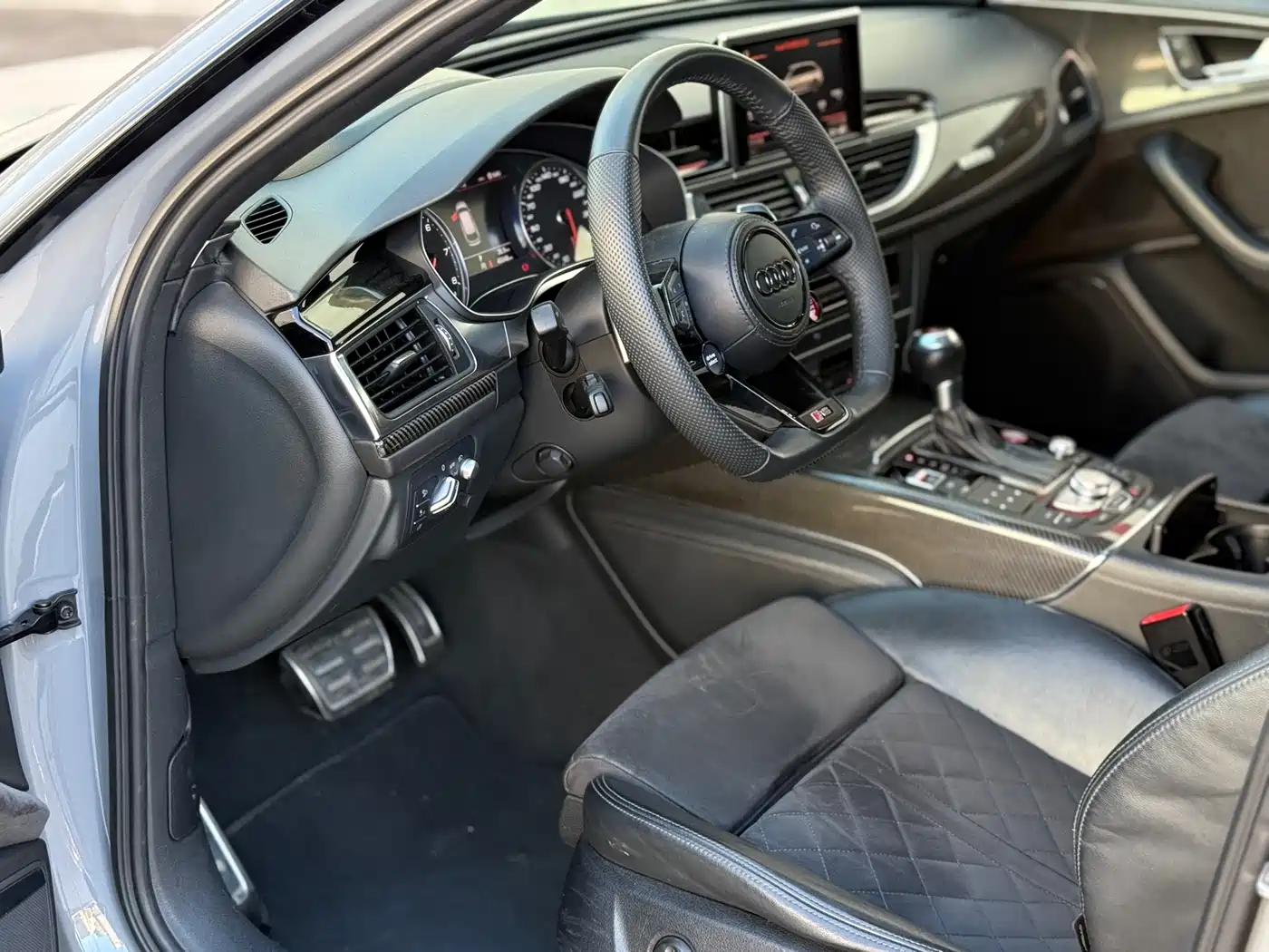 Audi RS 6 2016 RS 6 4.0T Avant фото 12