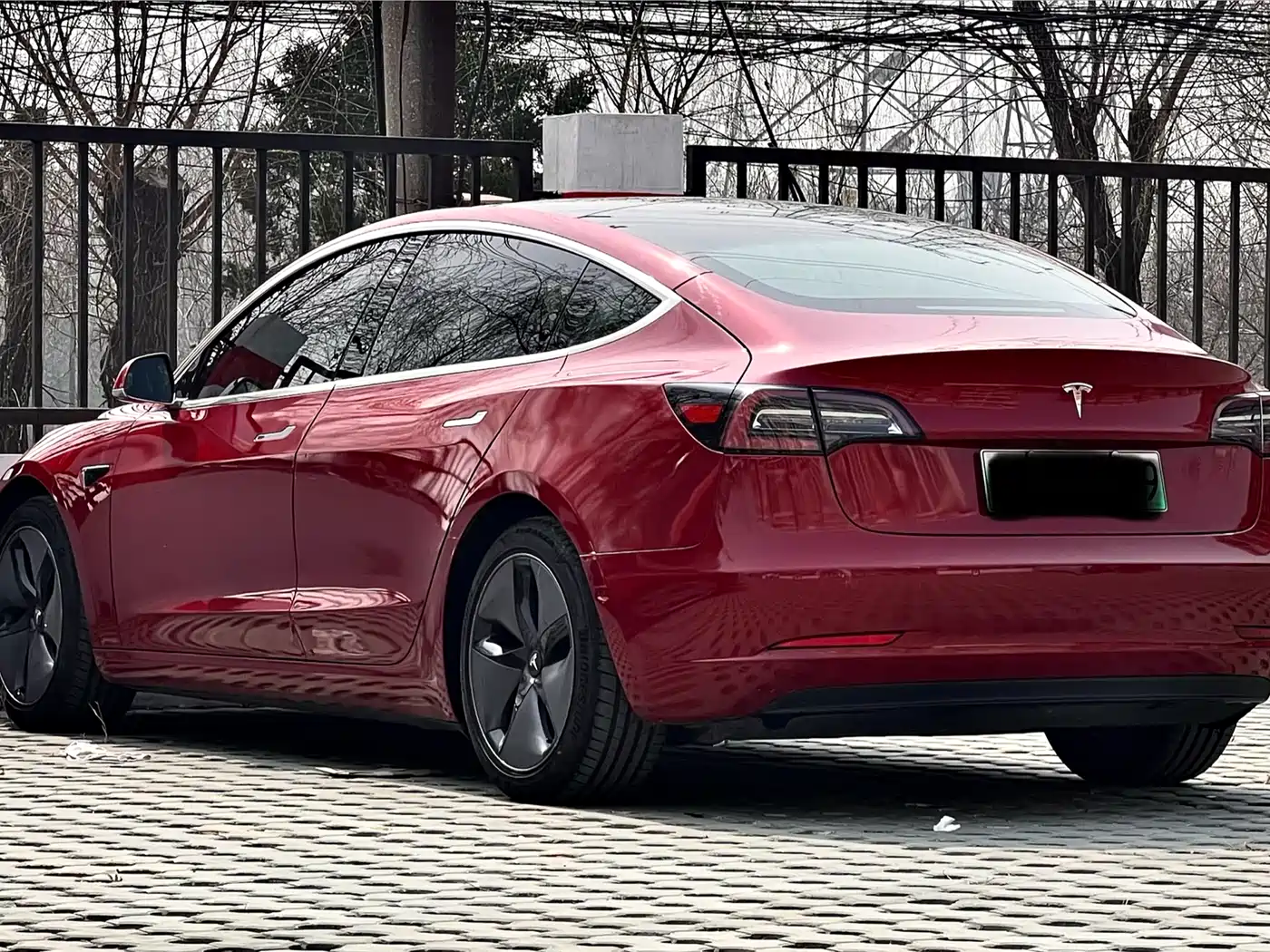 TESLA MODEL 3