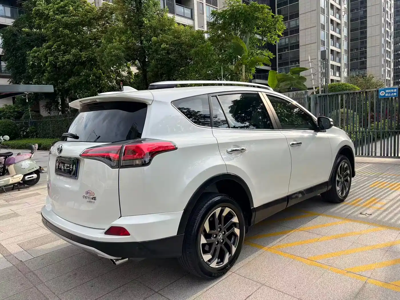 Toyota RAV4 Rongfang 2016 2.5L Automatic 4WD Premium фото 7
