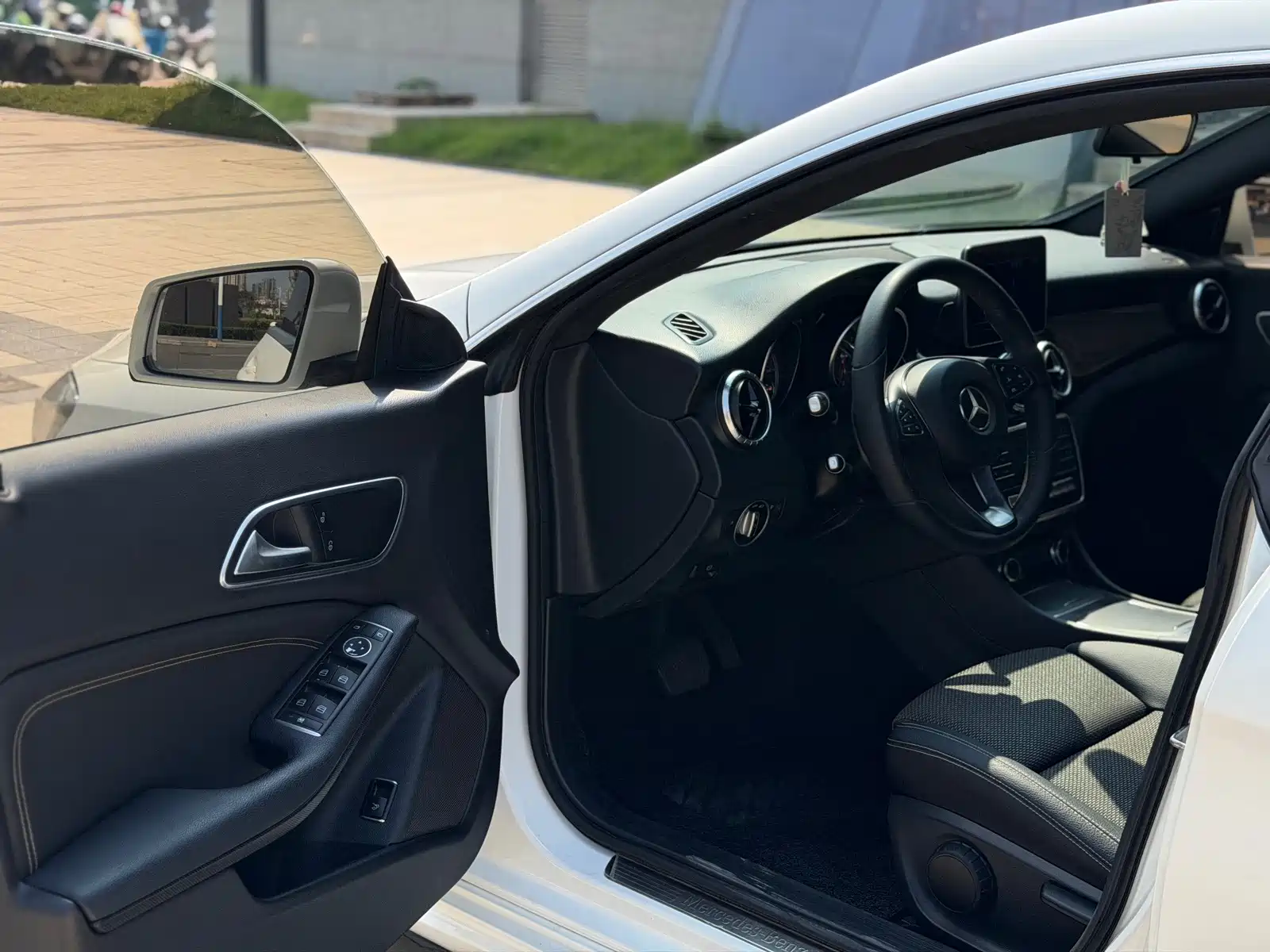 Photo 4 - Mercedes-Benz CLA (Import)