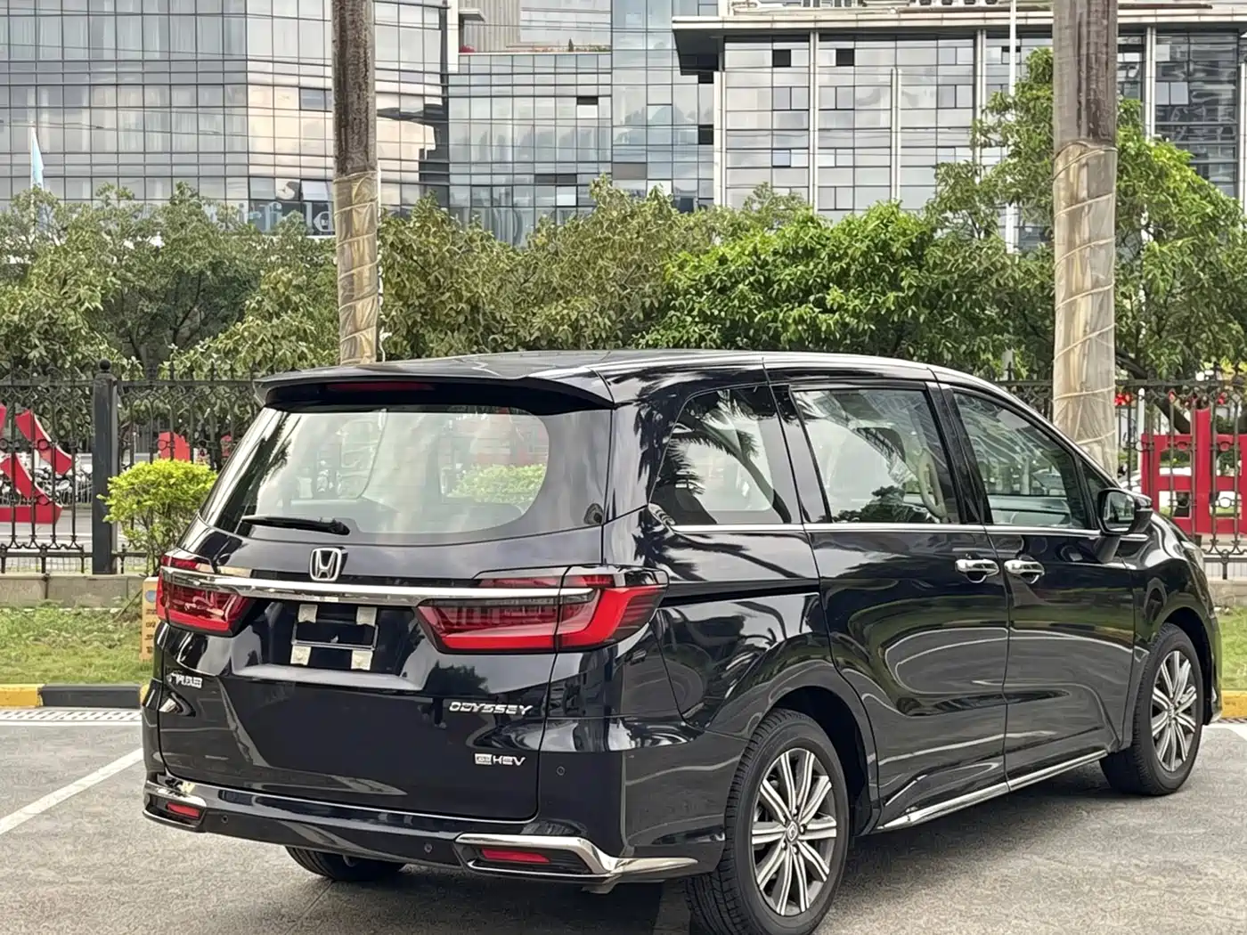 Honda Odyssey 2026 2.0L e:HEV Sharp Delight Edition фото 14