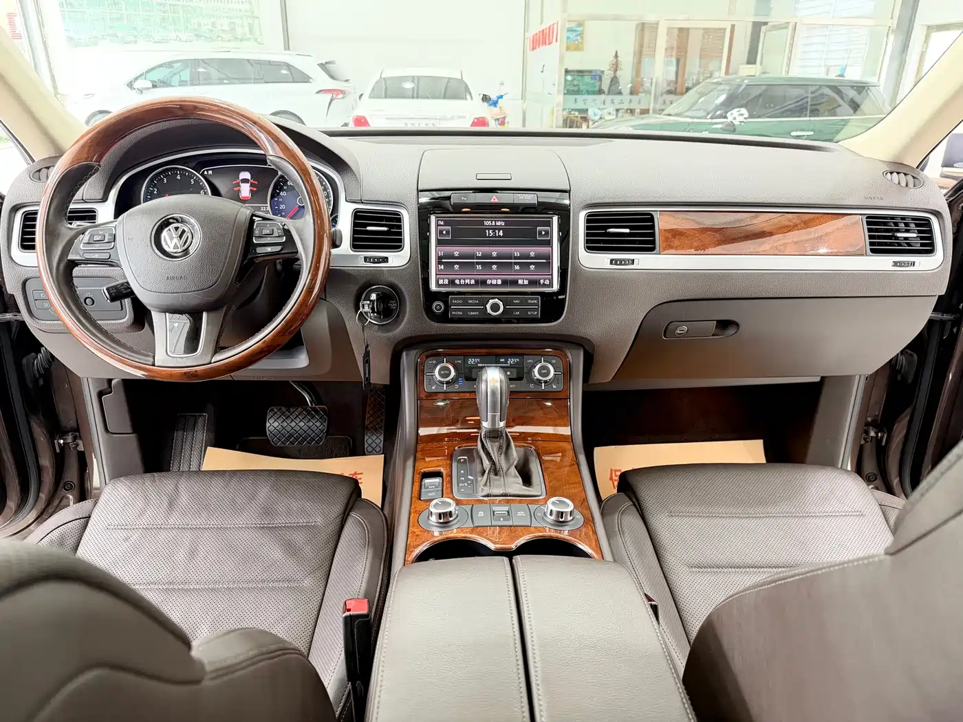 Volkswagen Touareg 2011 3.0TSI Comfort фото 3