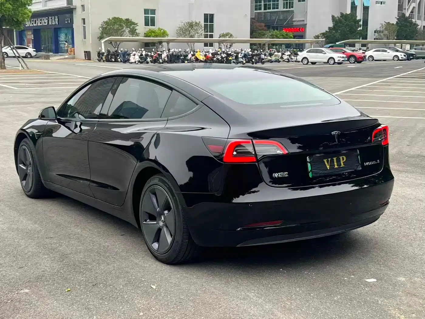 TESLA MODEL 3