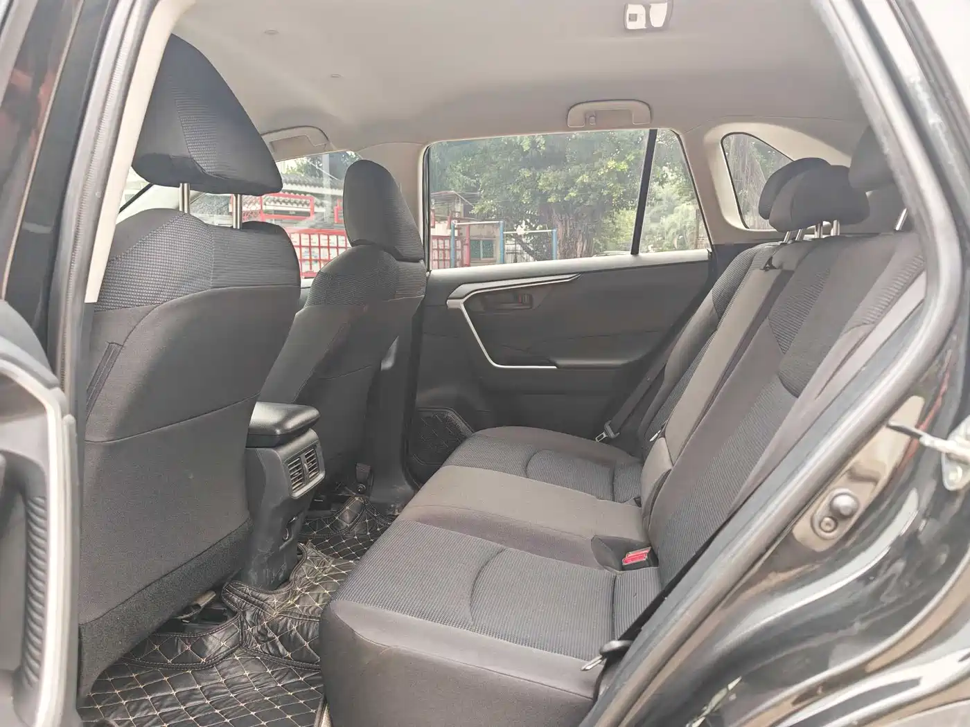 Toyota RAV4 Rongfang 2022 2.0L CVT 2WD Urban Edition фото 11