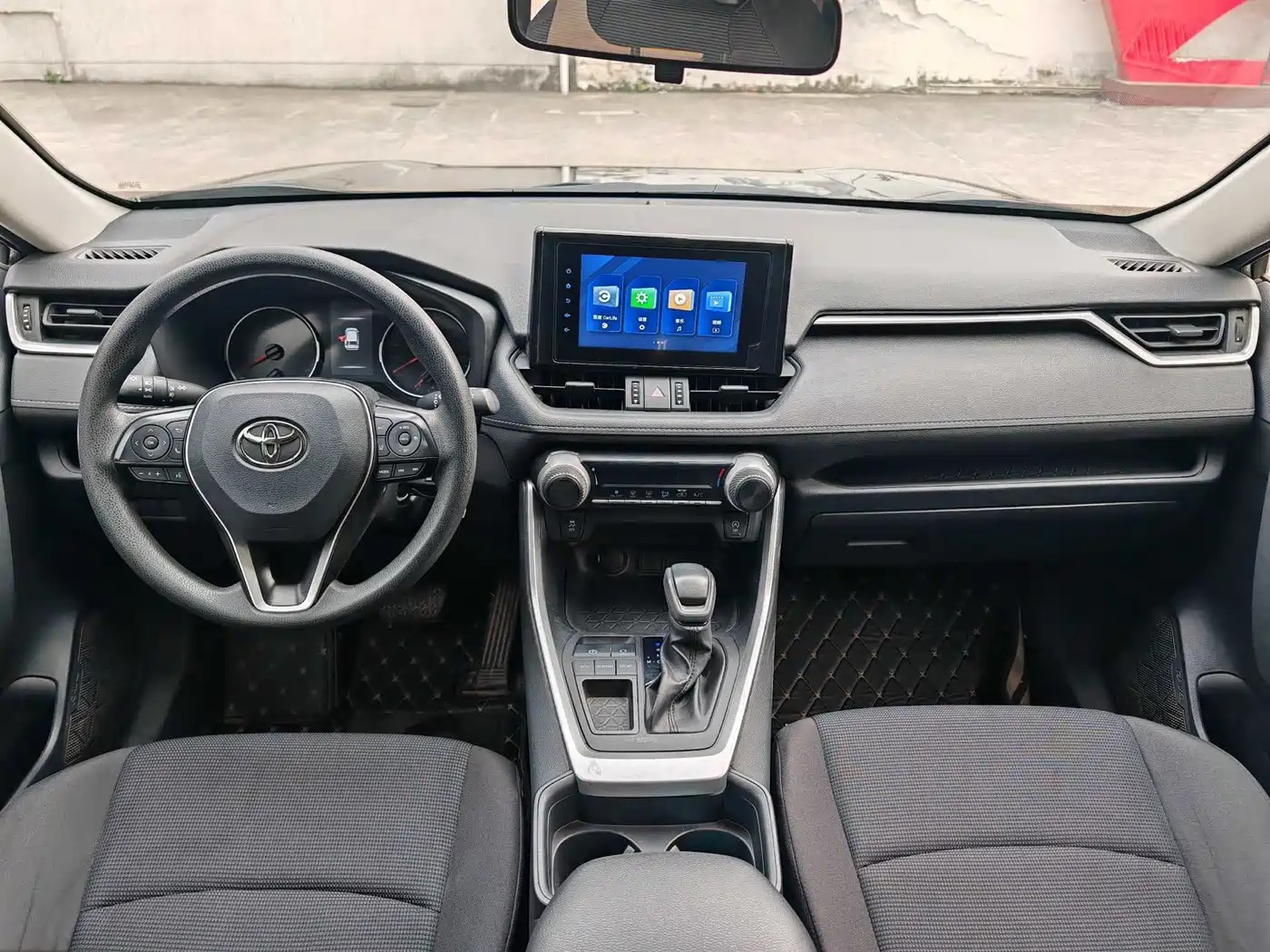 Toyota RAV4 Rongfang 2022 2.0L CVT 2WD Urban Edition фото 12