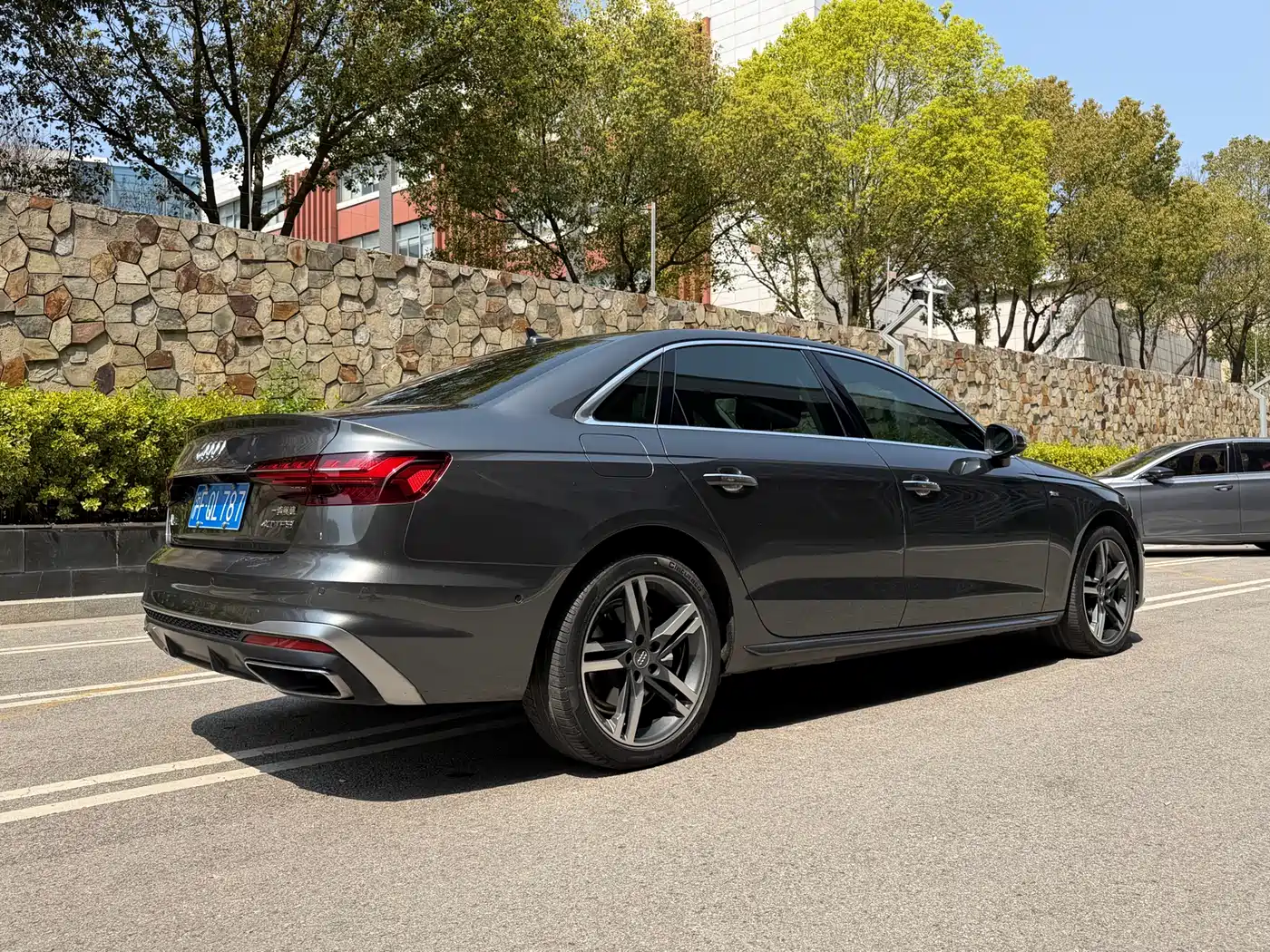 Audi A4L 2021 40 TFSI Premium Life Edition фото 23