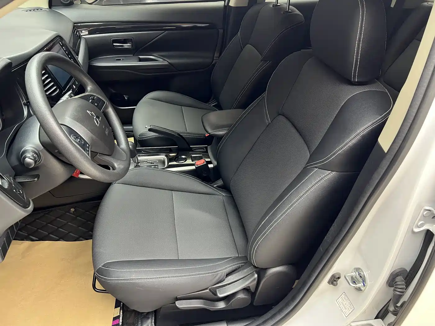 Mitsubishi Outlander 2023 2021 Facelift 2.0L 2WD Comfort Edition 5-Seater