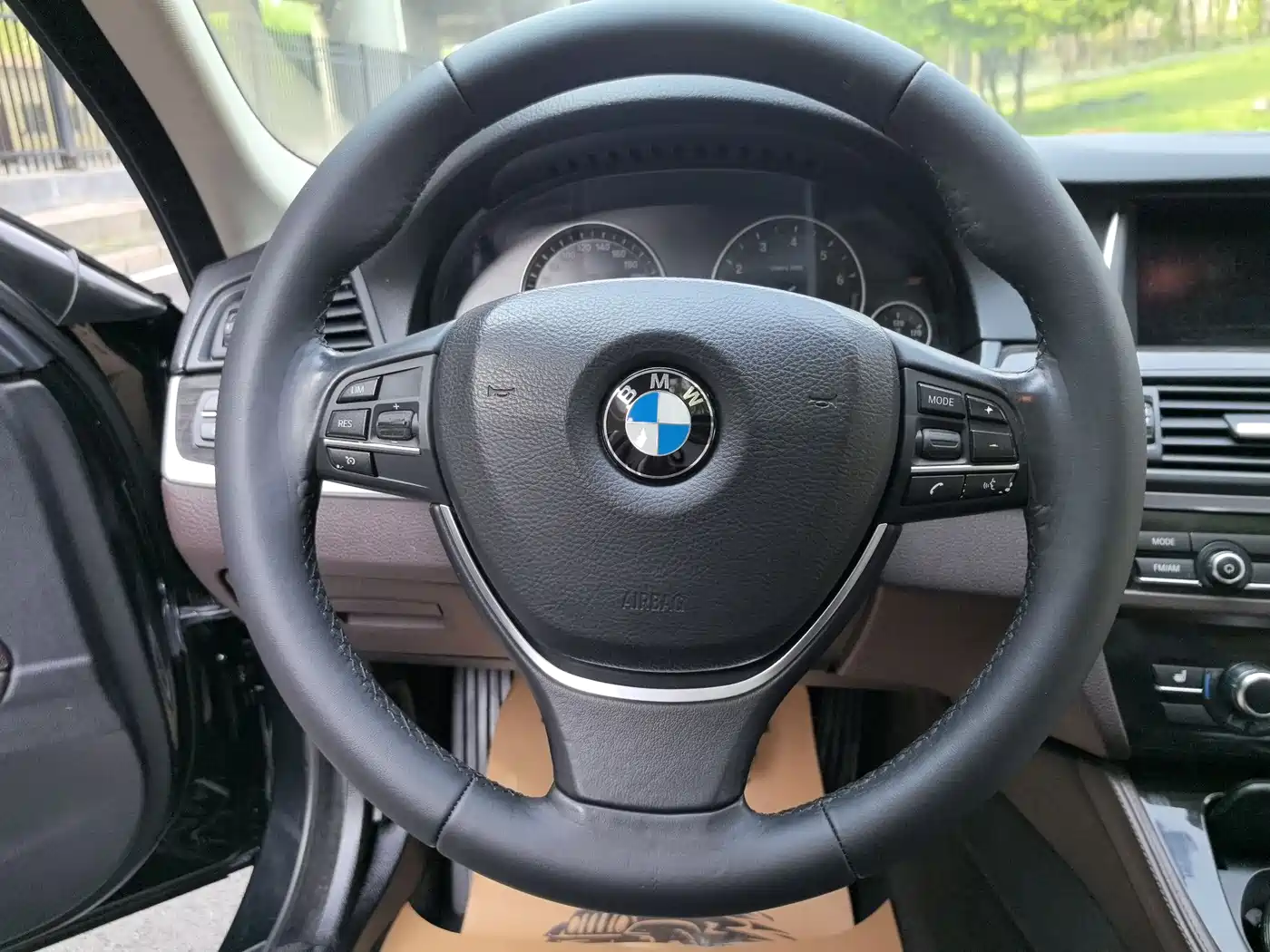 BMW 5 Series 2014 525Li Luxury Design Package фото 9
