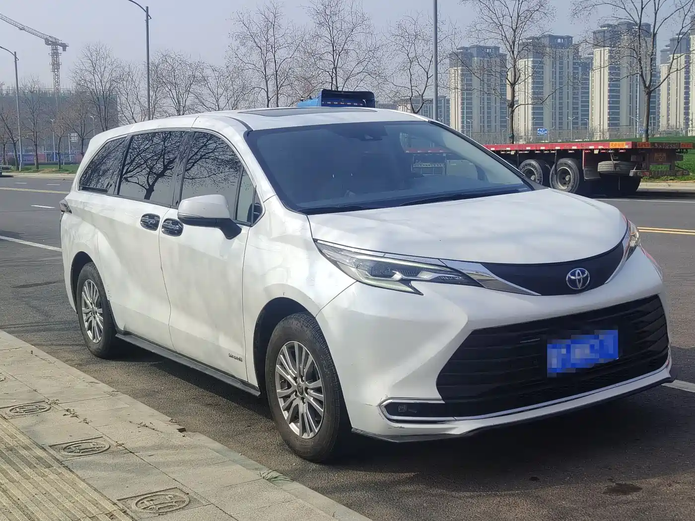 Toyota Sienna 2021 2.5L Hybrid Comfort Edition фото 2