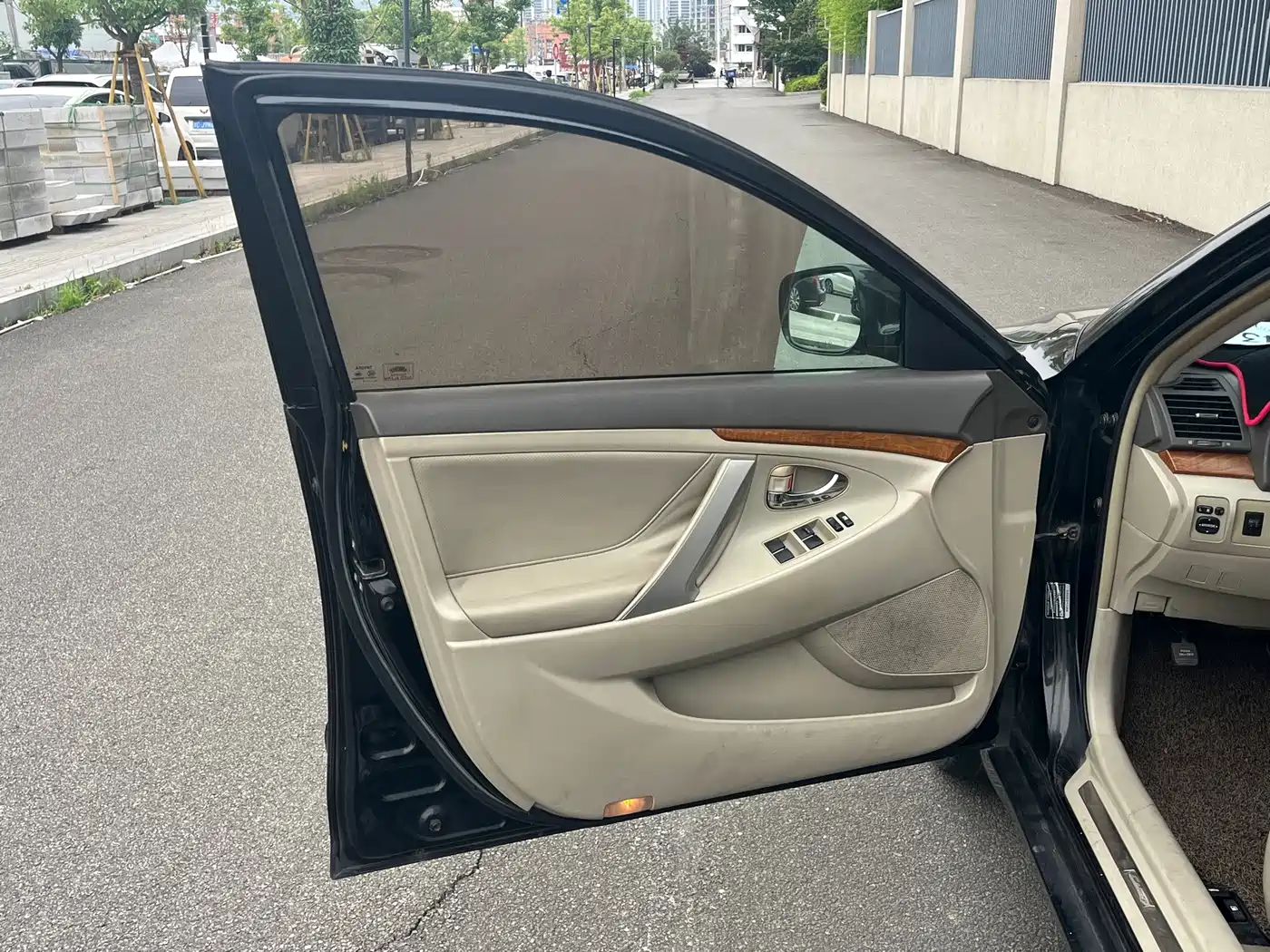 Photo 8 - Toyota Camry