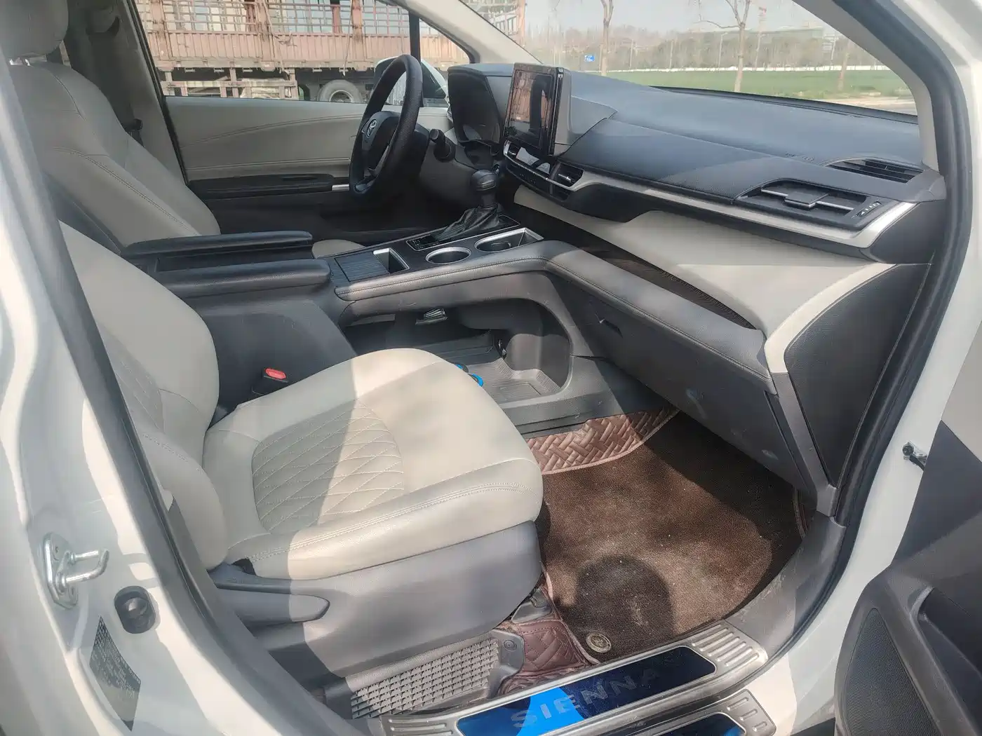 Toyota Sienna 2021 2.5L Hybrid Comfort Edition фото 5