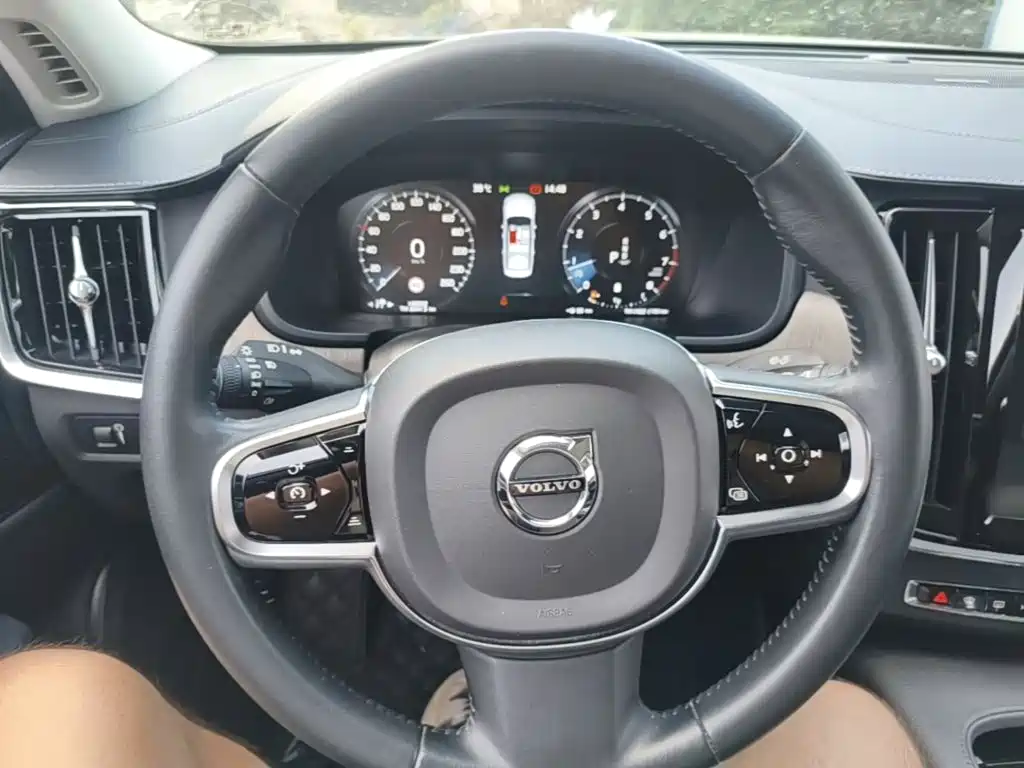 Photo 11 - Volvo S90