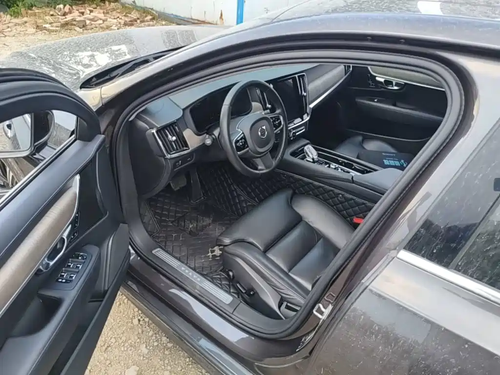 Photo 16 - Volvo S90