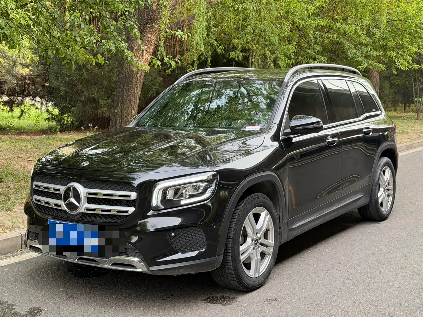 MERCEDES-BENZ GLB