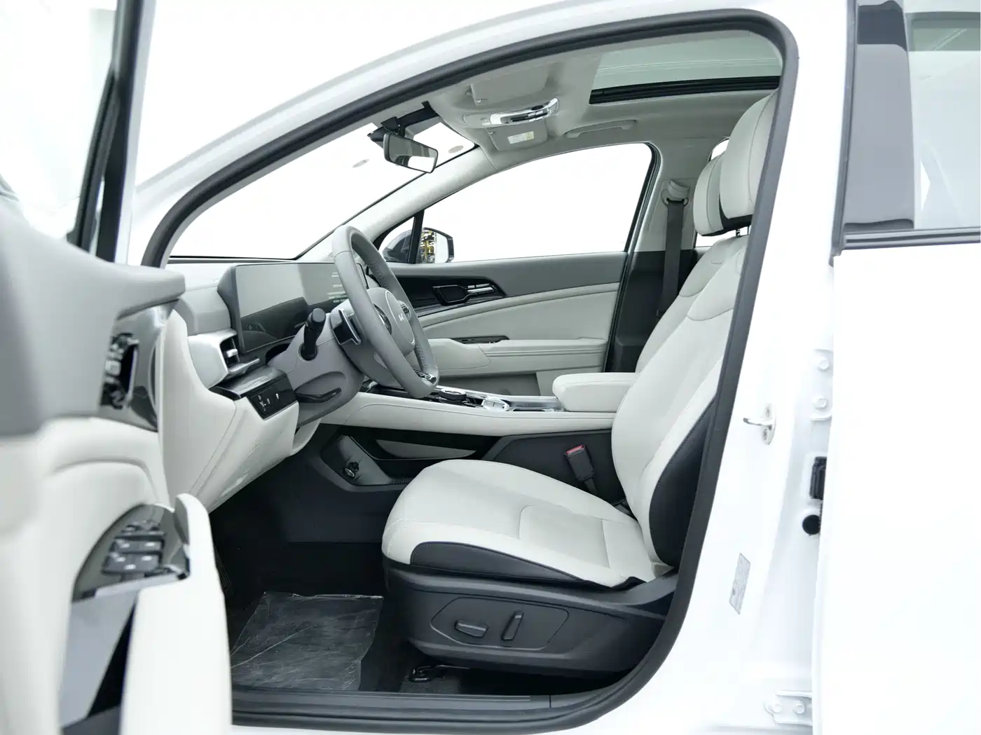 KIA LION PLATINUM EXPANDS THE WORLD