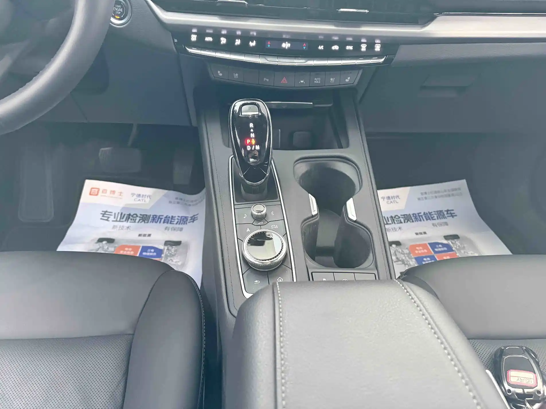 Фото 10 - Cadillac XT4