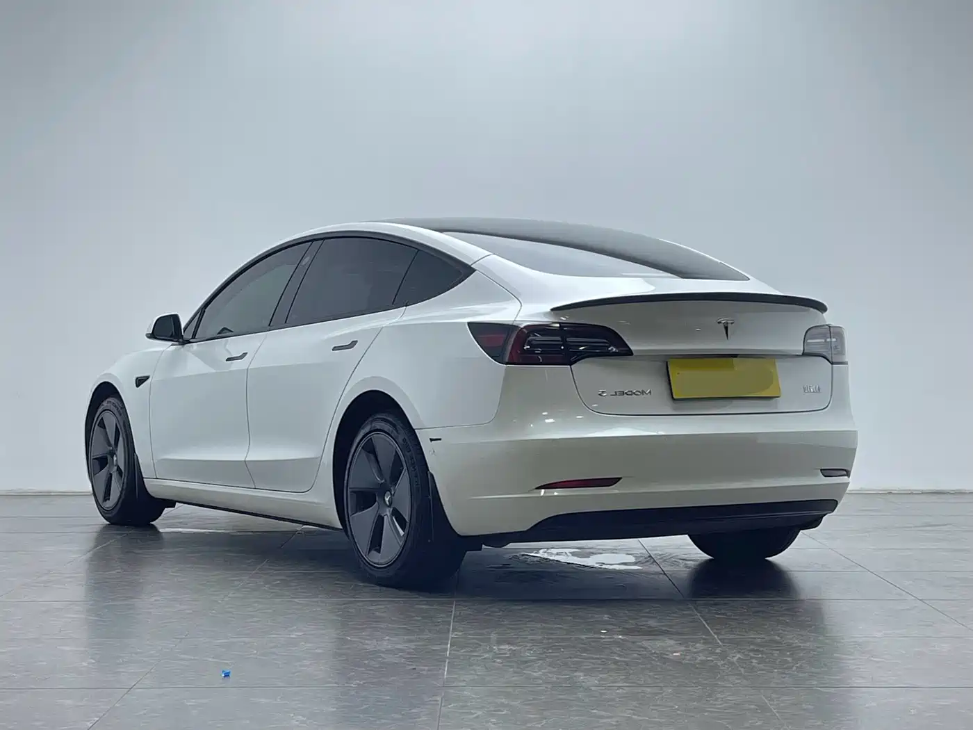 Фото 21 - Tesla Model 3