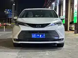Photo 2 - Toyota Sienna