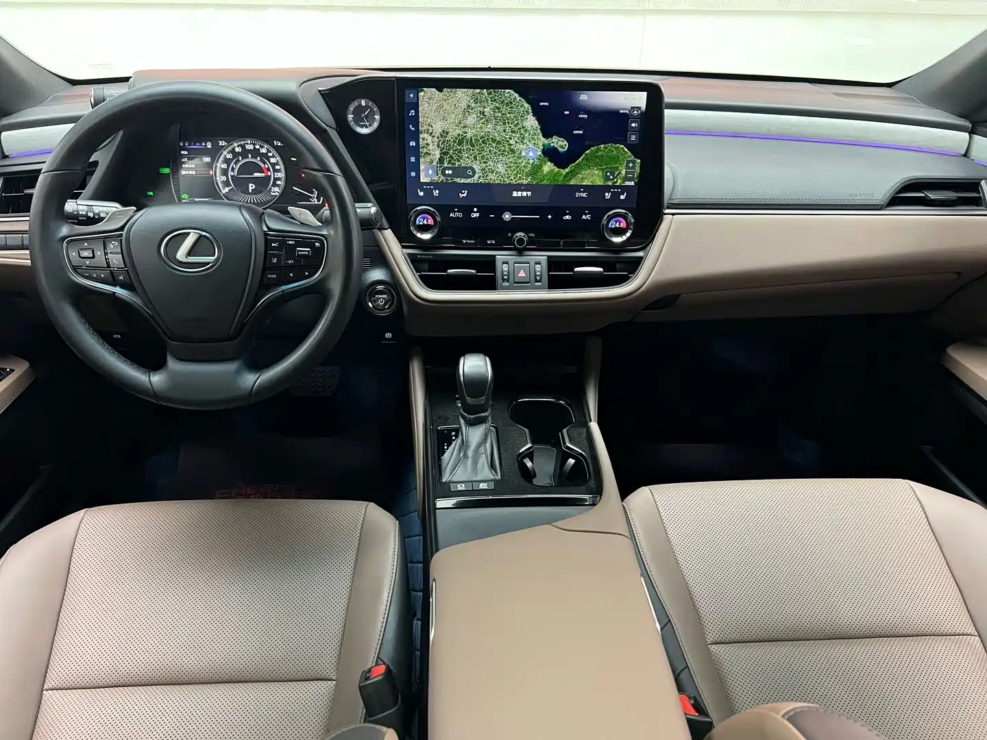 Фото 12 - Lexus ES