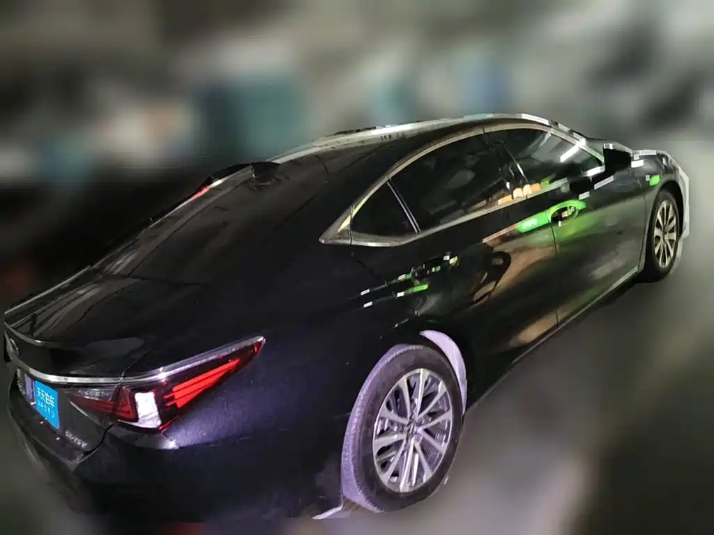 Фото 5 - Lexus ES