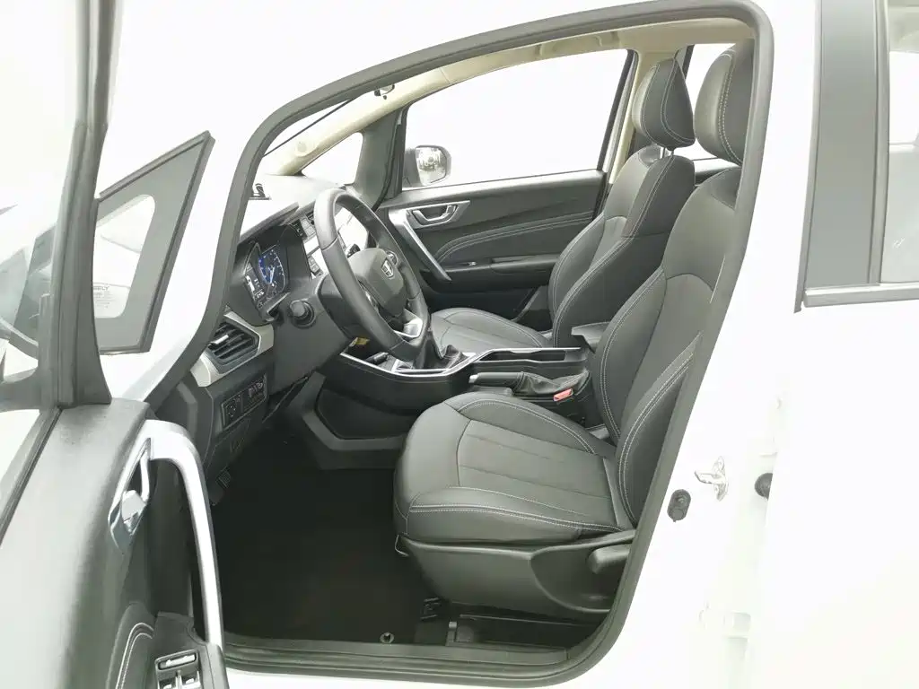 Фото 10 - Geely Vision X3