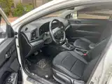 Photo 4 - Hyundai Elantra