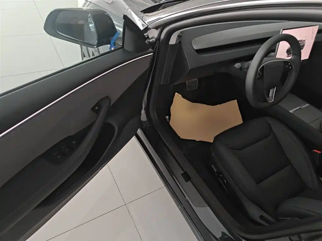 Tesla Model 3 2026 2025 Model Year Facelift Rear-Wheel Drive