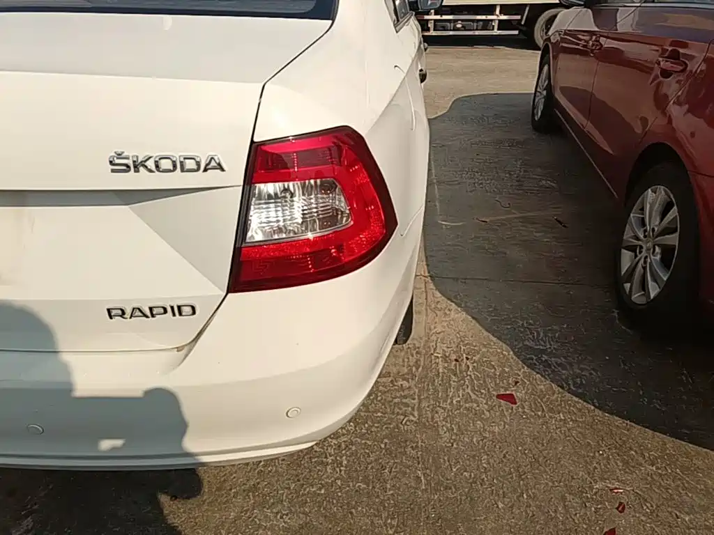 صورة 8 - Škoda Rapid