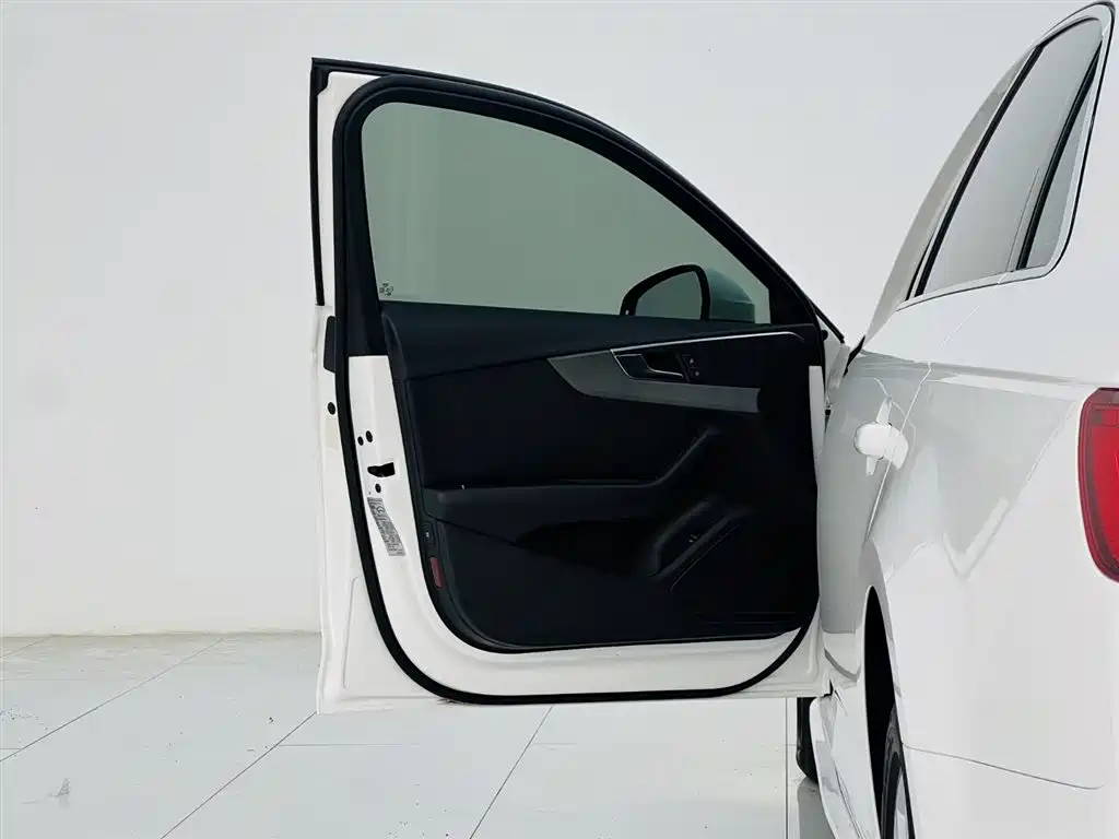 Audi A4L 2017 40 TFSI Progressive фото 9