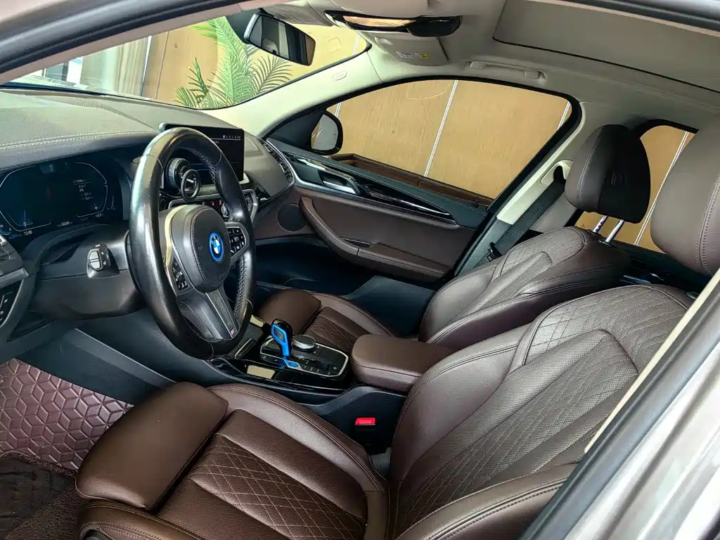Фото 6 - BMW iX3
