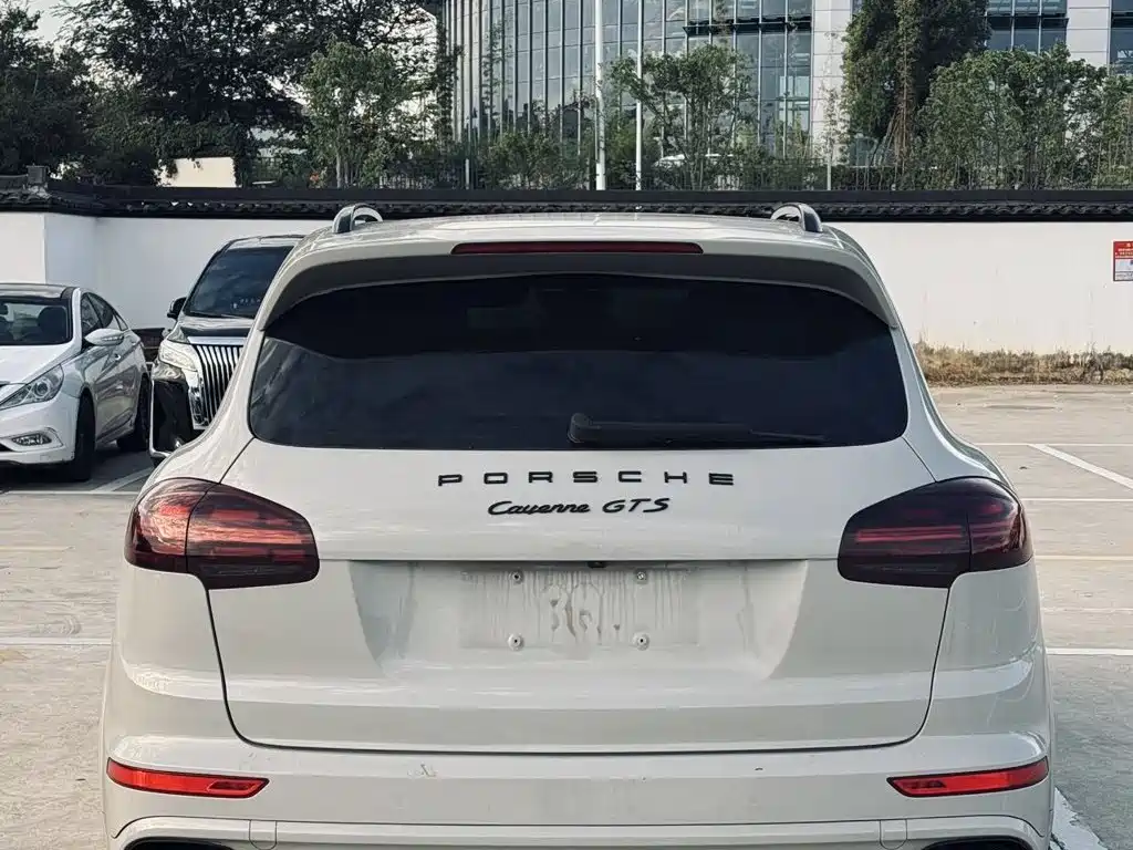 Photo 5 - Porsche Cayenne