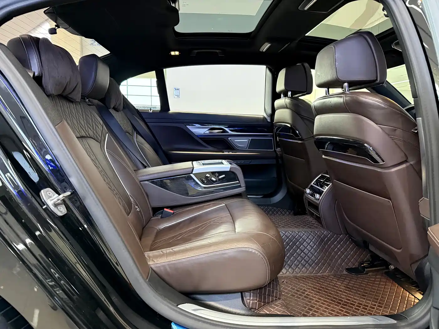 Photo 10 - BMW 7 Series