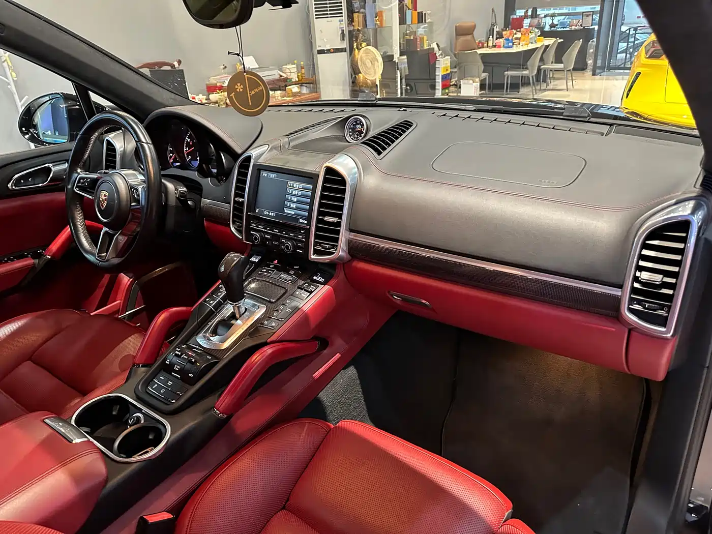 Porsche Cayenne 2016 Cayenne Turbo S 4.8T фото 18