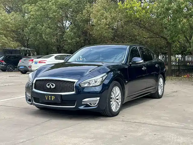 INFINITI Q70
