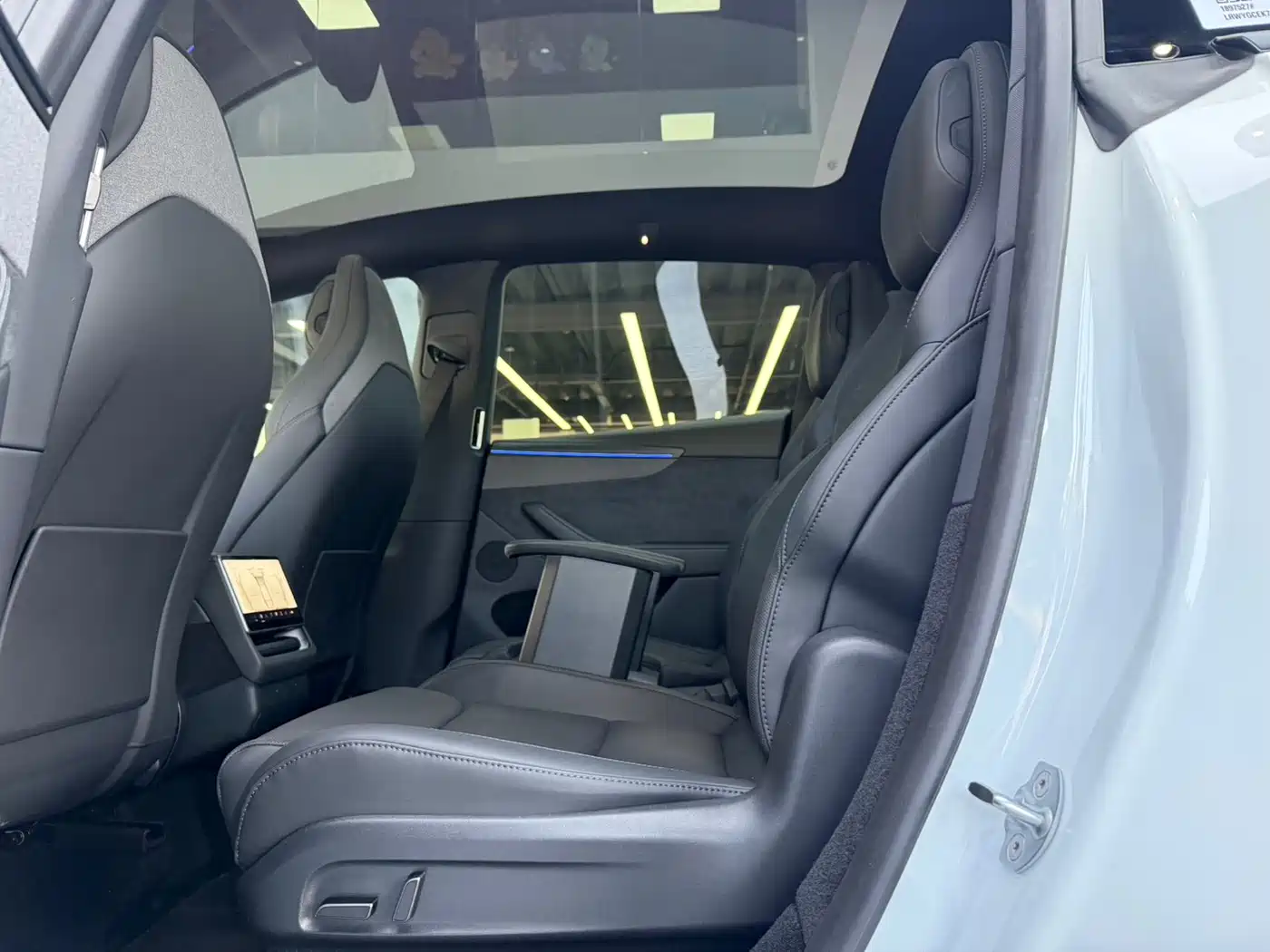 Tesla Model Y L 2026 2025 Facelift Long Range AWD