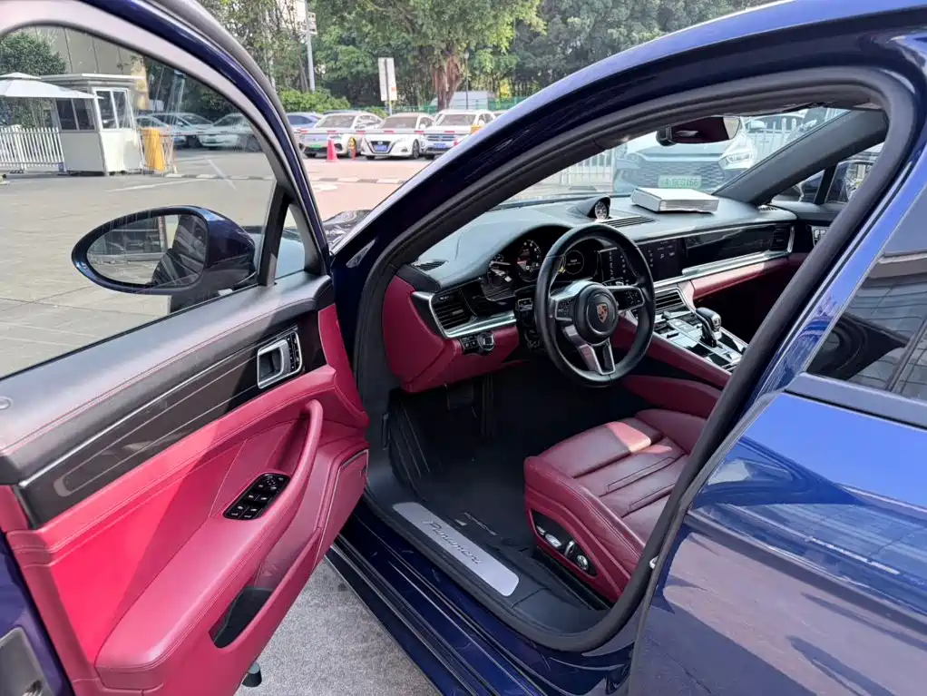 Photo 14 - Porsche Panamera