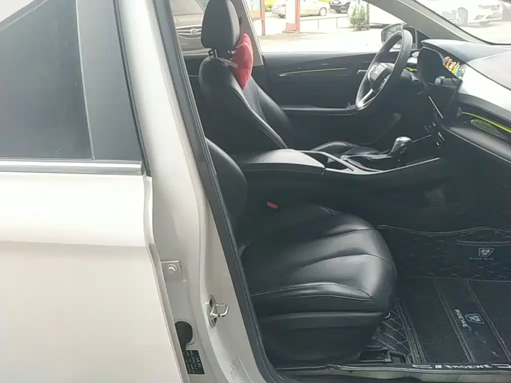 Фото 25 - Roewe i5