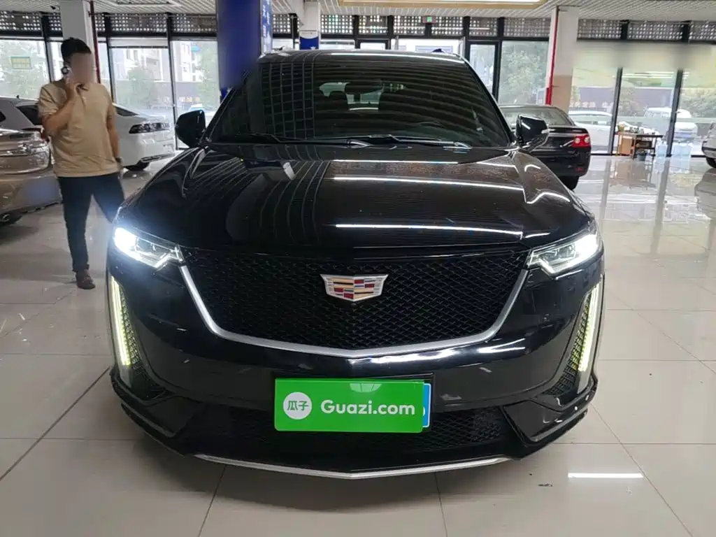 Photo 3 - Cadillac XT6
