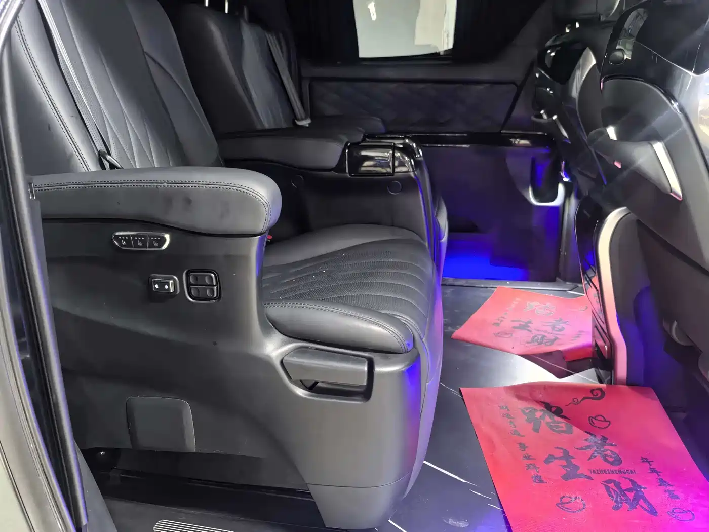 Toyota Alphard 2011 3.5L Luxury Edition фото 12