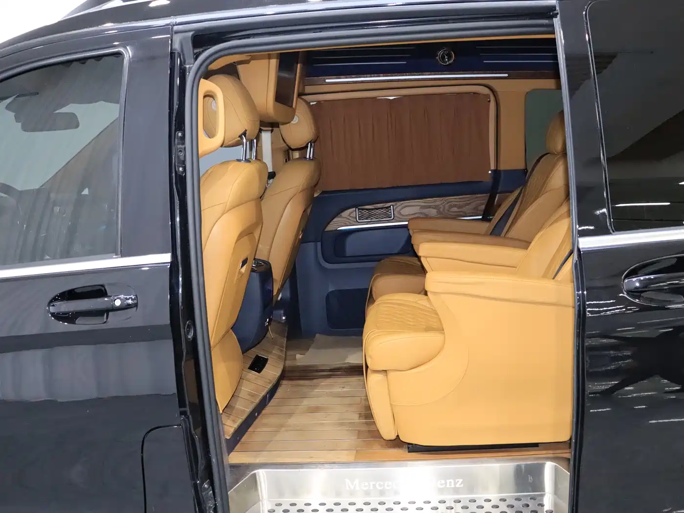 Mercedes-Benz V-Class 2018 V 260 L Premium Long Wheelbase Edition China VI фото 11