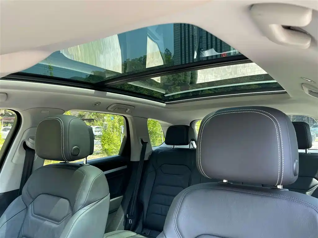 Фото 8 - Volkswagen Touareg