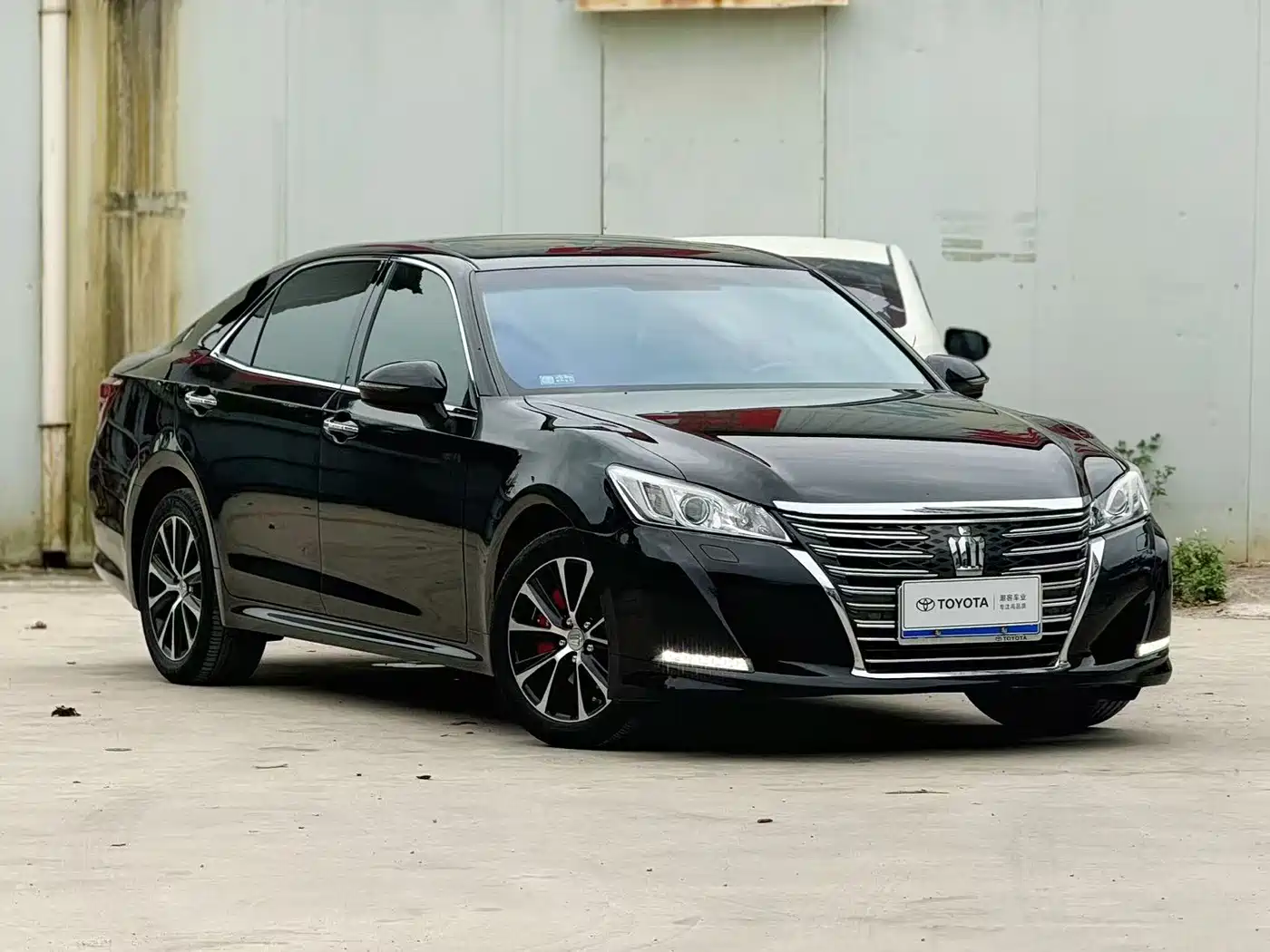 Toyota Crown 2015 2.0T Fashion