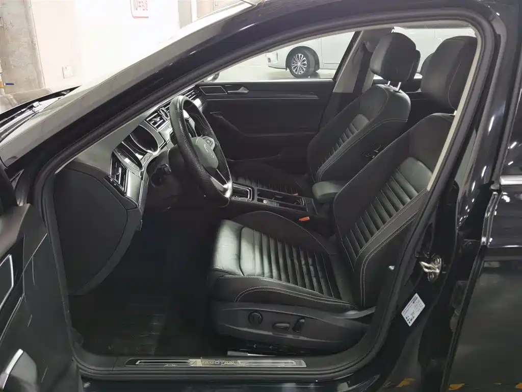 Volkswagen Magotan 2020 330TSI DSG Leading фото 10