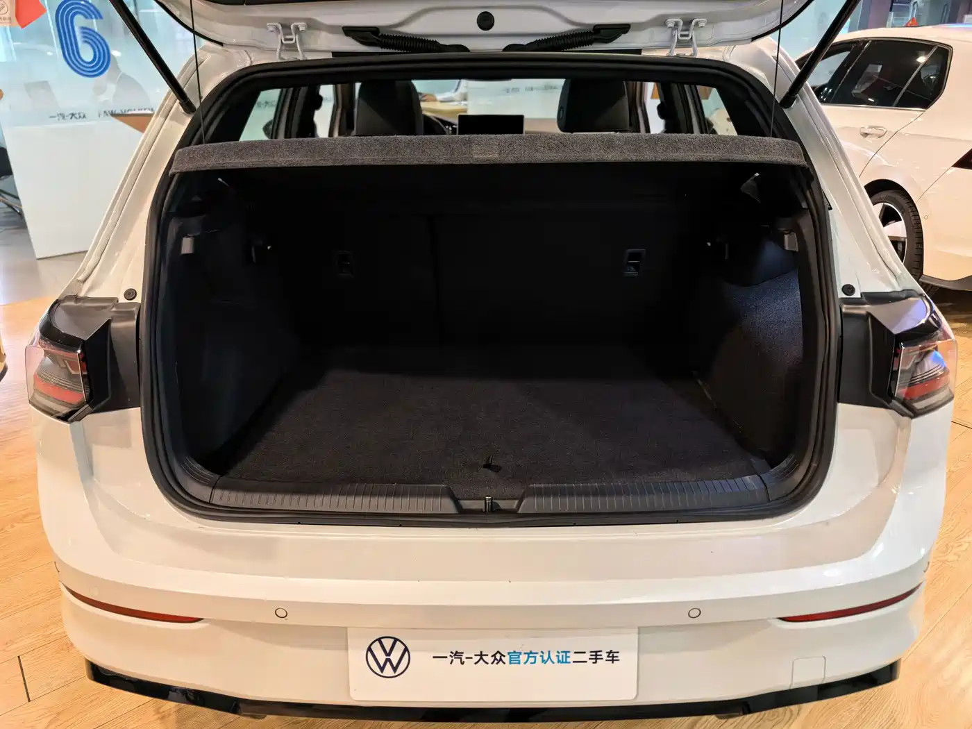Volkswagen Golf 2025 2025 300TSI R-Line