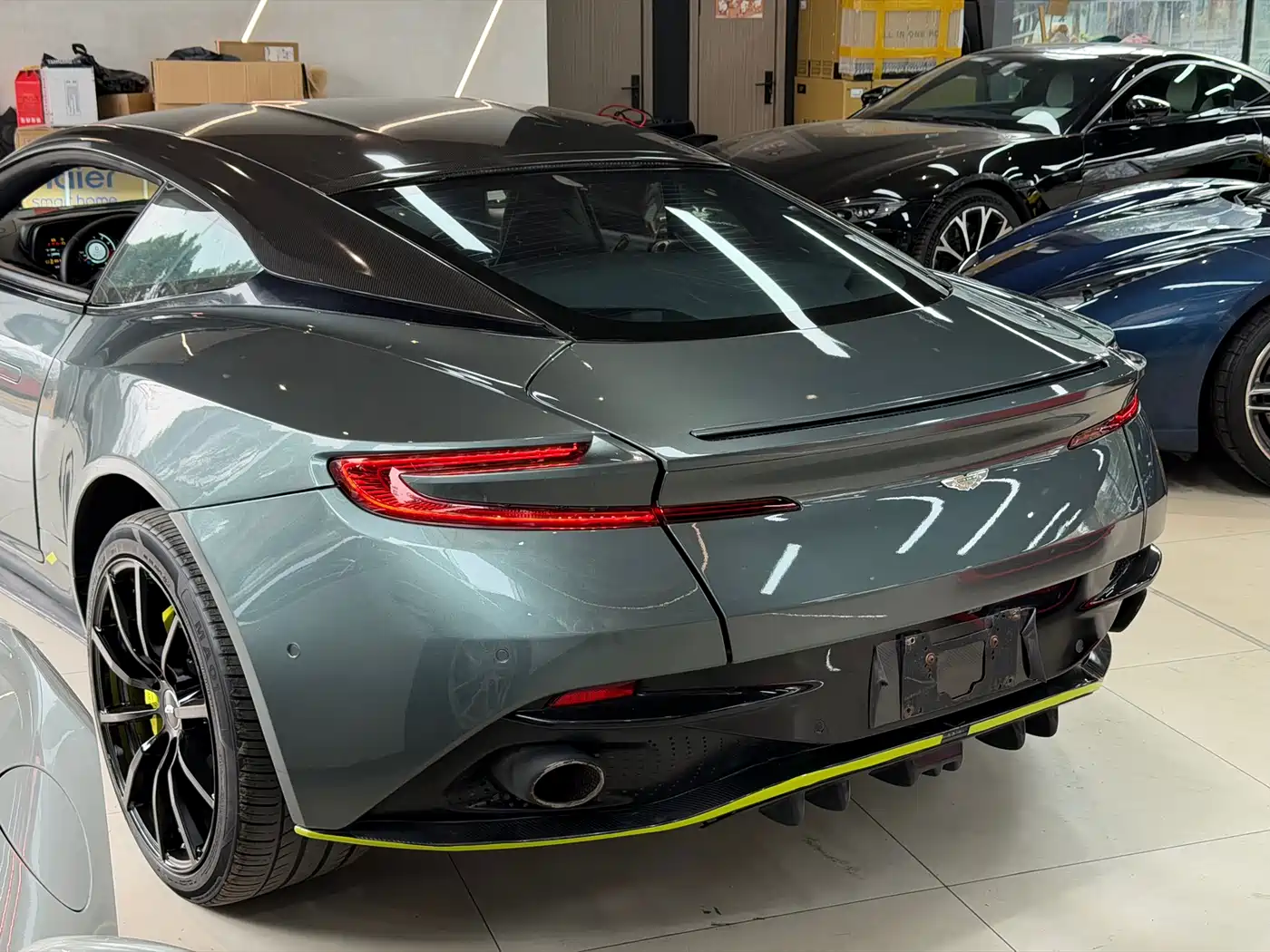 Aston Martin DB11 2019 AMR Glory Limited Edition фото 8
