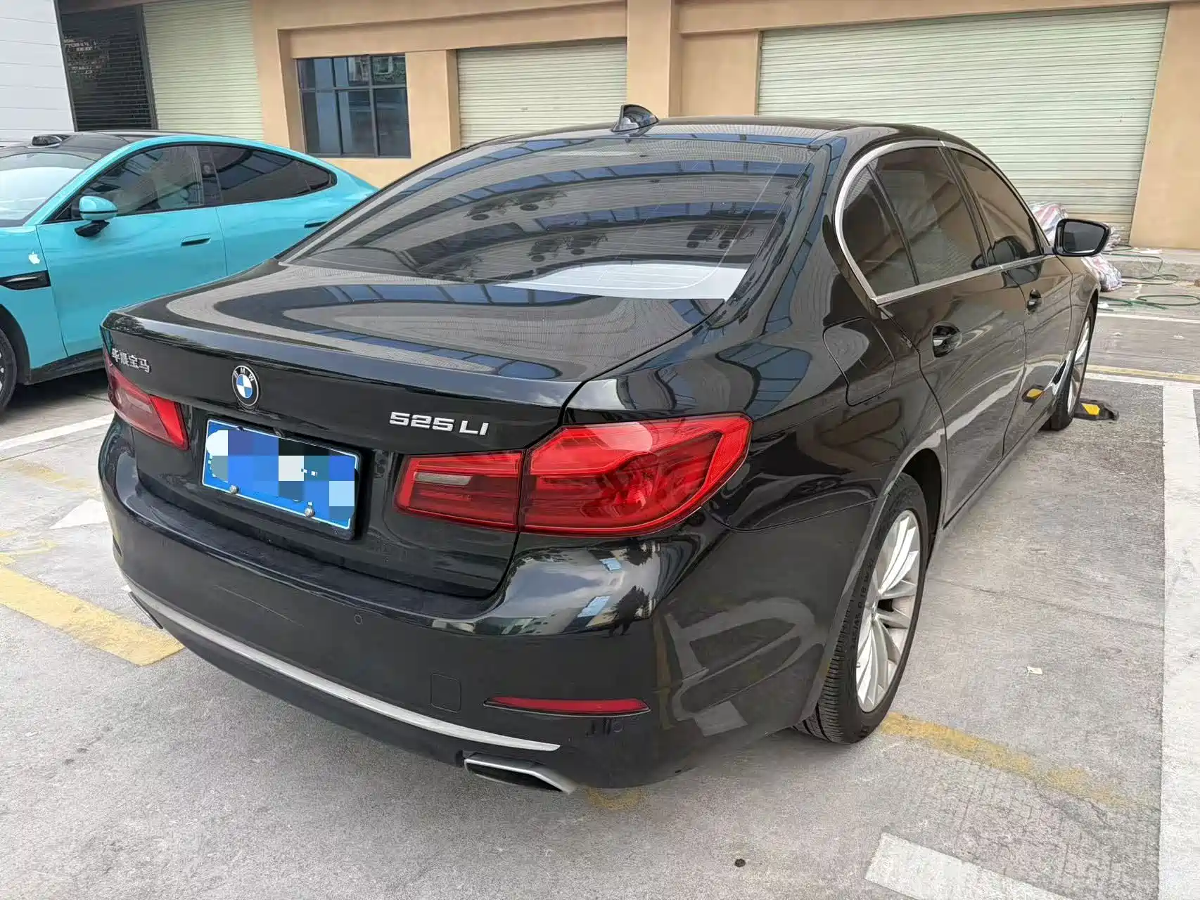 Photo 4 - BMW 5 Series