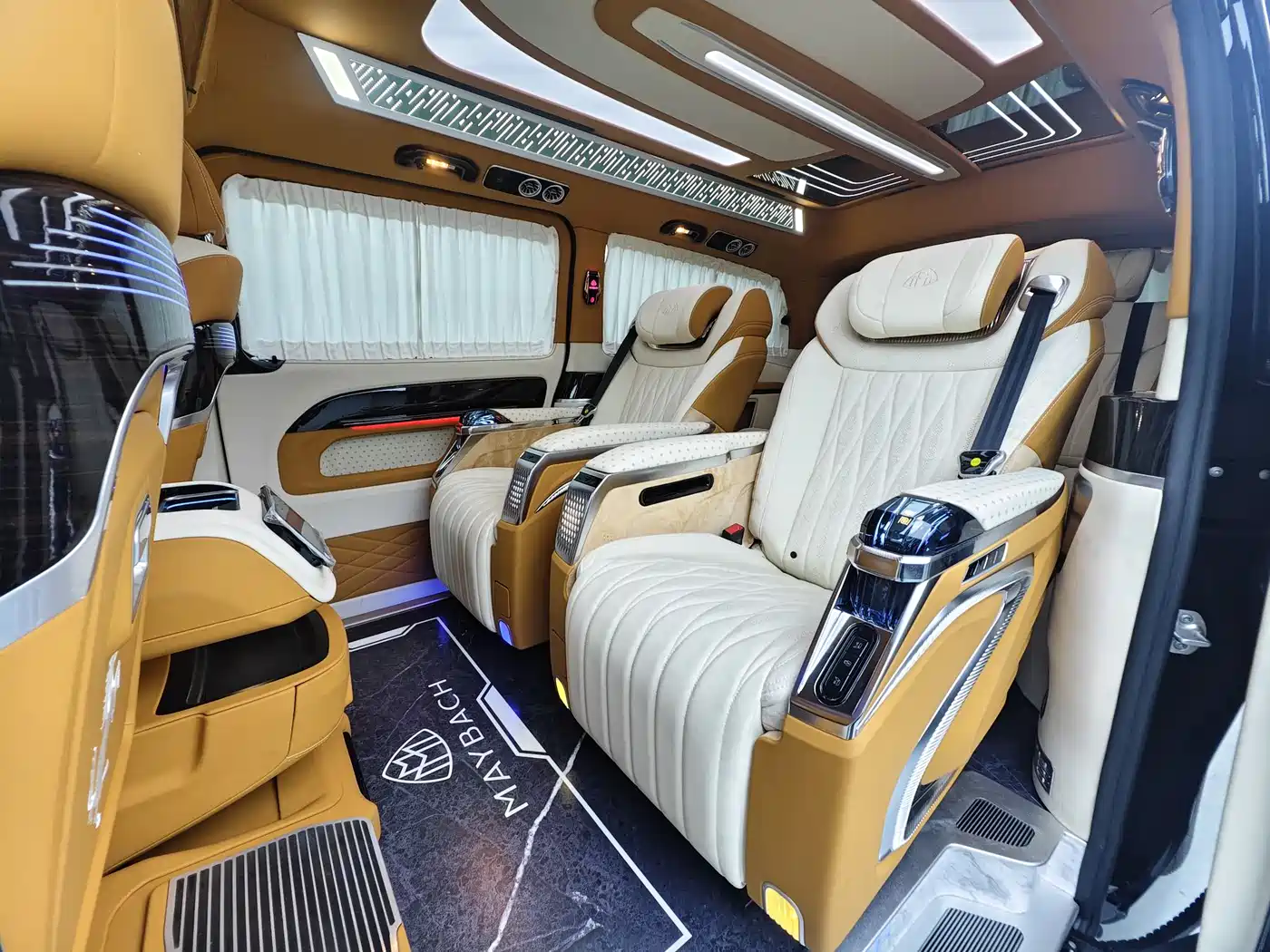 Mercedes-Benz Vito 2024 2.0T Business 7-Seater фото 13