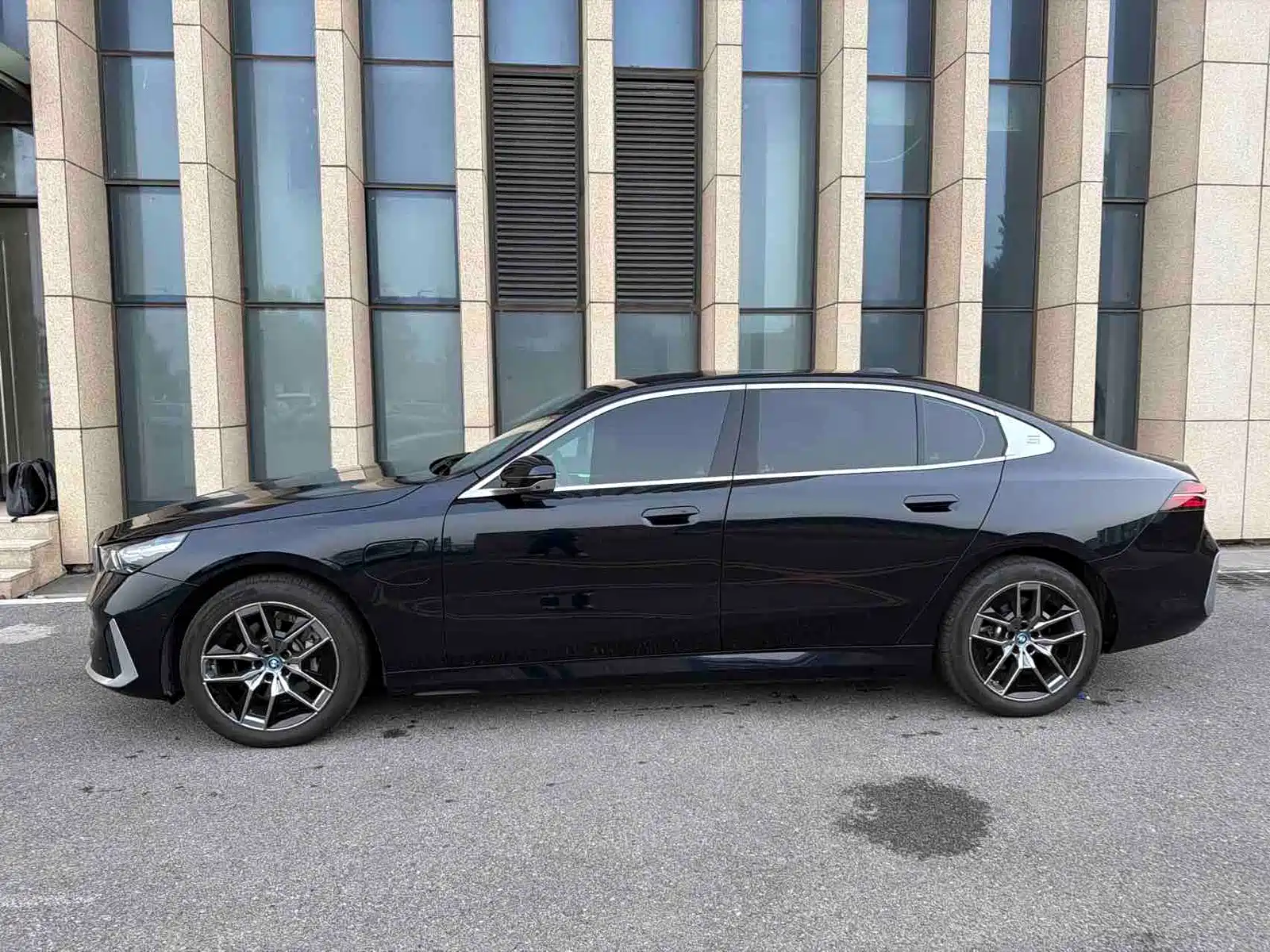 Фото 5 - BMW i5